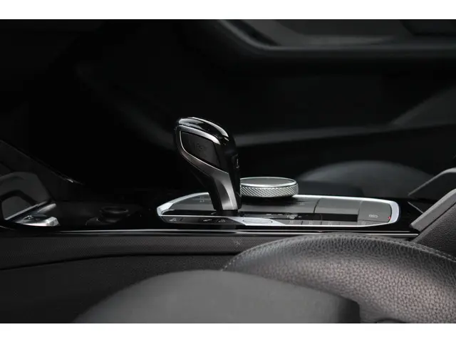 BMW 1 Serie 120i High Executive Edition 2021 Benzine 40