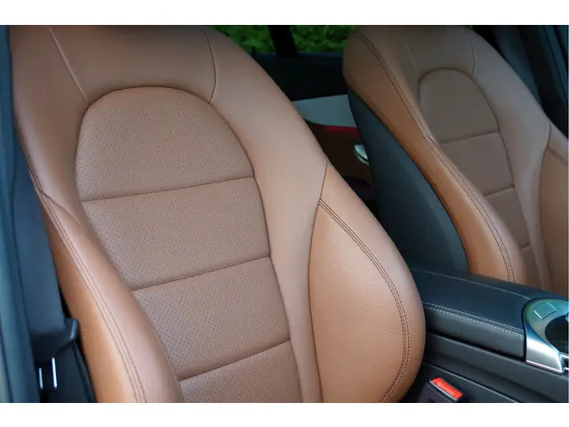 Mercedes-Benz C-Klasse C 180 AMG line 2020 Benzine 8