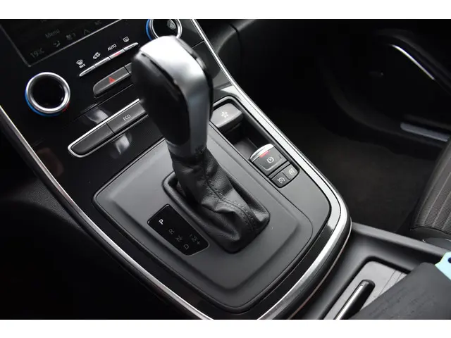 Renault Grand Scénic TCe 140 EDC Bose 2019 Benzine 19
