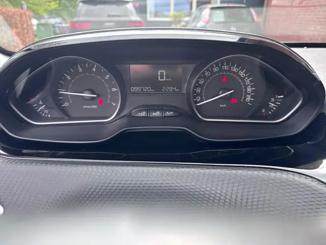 Peugeot 2008 1.2 PureTech Allure 2018 Benzine 27