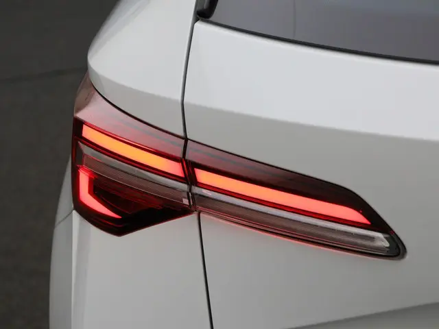 Škoda Karoq 1.5TSI/150PK Design DSG 2024 Benzine 33