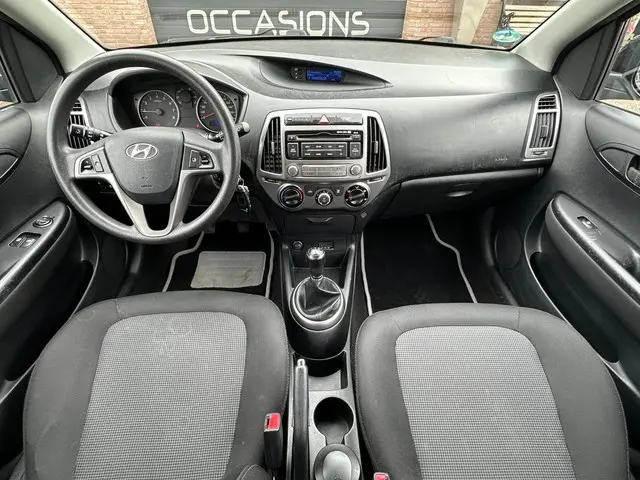 Hyundai i20 1.2i i-Drive. Airco. 5-Deurs. 2012 Benzine 4