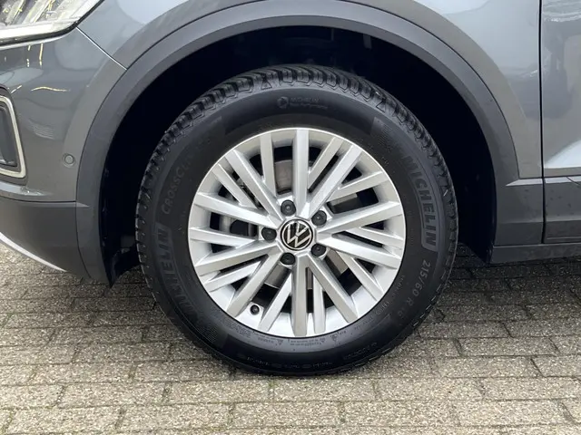 Volkswagen T-Roc 1.0 TSI Life 2023 Benzine 45