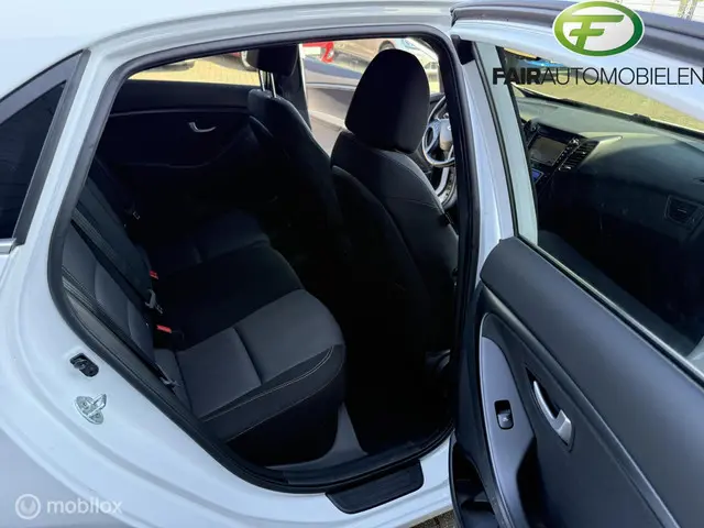 Hyundai i30 1.6 GDi GO! 2017 Benzine 12