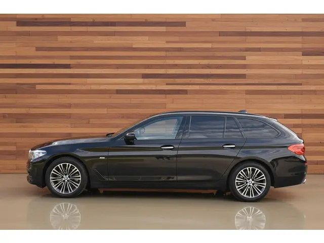 BMW 5 Serie Touring 520i Executive 2018 Benzine 2
