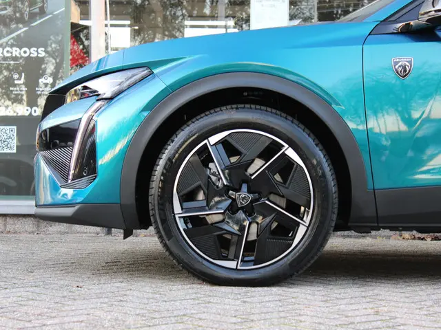 Peugeot 408 1.6 HYbrid GT 180 EAT8 2025 Hybride Benzine 10