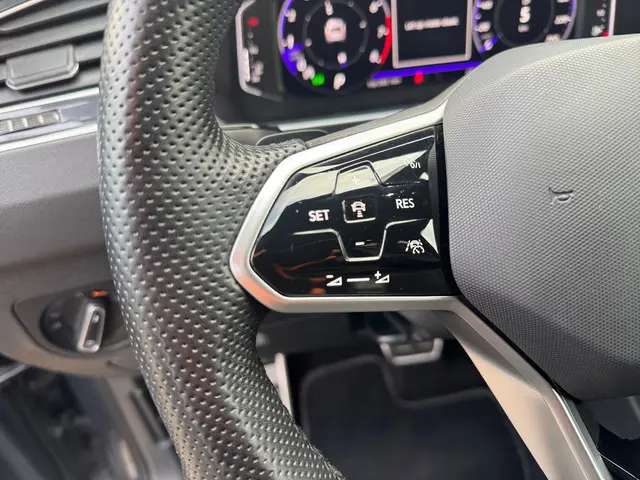 Volkswagen Tiguan 1.5 TSI R-Line Business+ 2022 Benzine 15