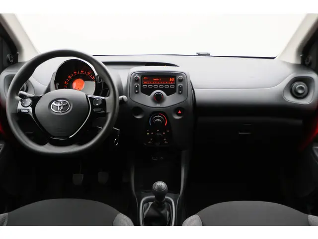 Toyota Aygo 1.0 VVT-i x-fun 2018 Benzine 2