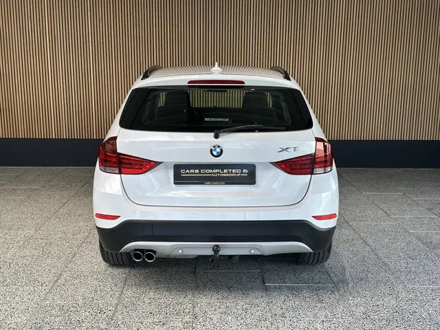 BMW X1 sDrive20i Executive 2015 Benzine 8