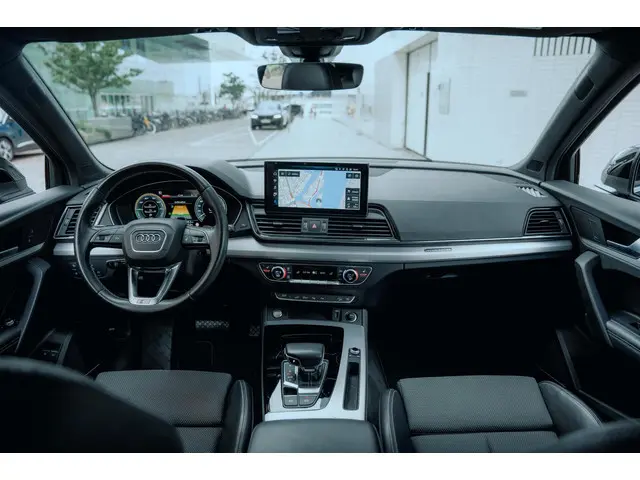 Audi Q5 50 TFSI e S edition 2021 Hybride Benzine 12