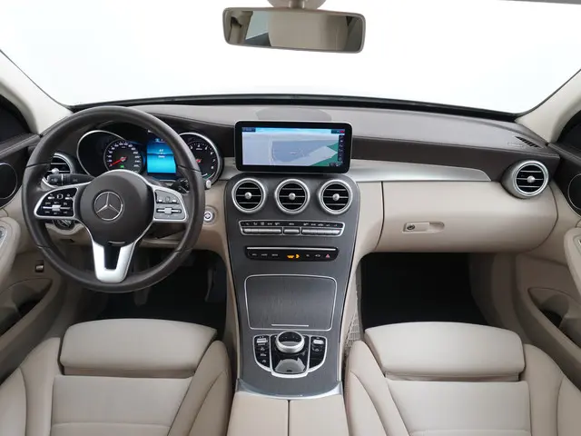 Mercedes-Benz C-Klasse C 300 AMG line 2019 Benzine 16