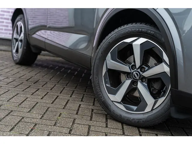 Nissan QASHQAI 1.3 MHEV N-Connecta 2022 Benzine 4