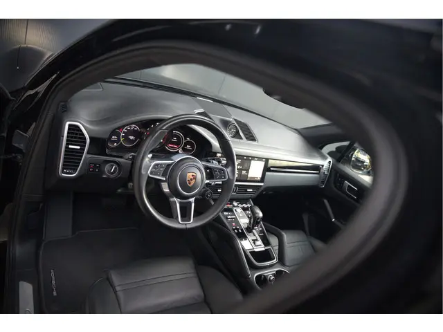 Porsche Cayenne 3.0 E-Hybrid 2018 Hybride Benzine 4