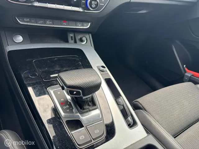 Audi Q5 55 TFSI e S edition 2022 Hybride Benzine 14