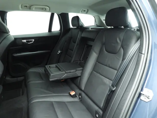 Volvo V60 2.0 B4 MHEV diesel R-Design 2021 Diesel 9