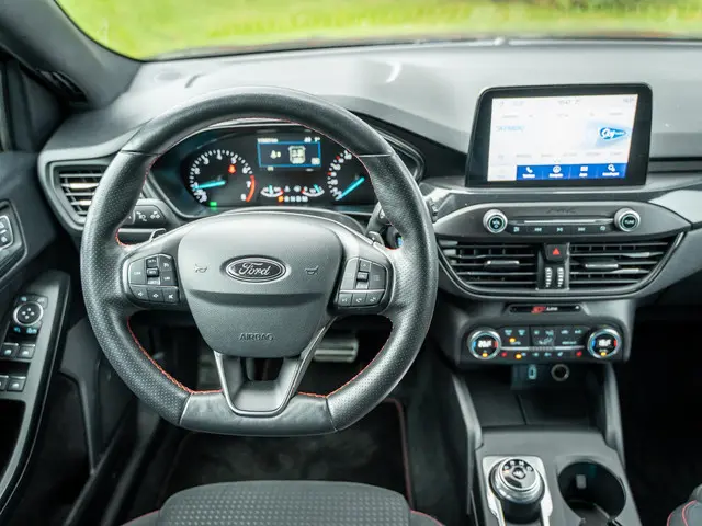 Ford Focus Wagon 1.0 EcoBoost ST Line 2019 Benzine 34