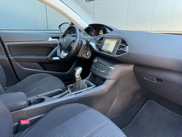 Peugeot 308 SW 1.2 PureTech Blue Lion 2017 Benzine 15