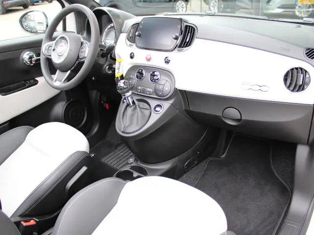 Fiat 500C 1.0 Hybrid Dolcevita 2023 Benzine 3