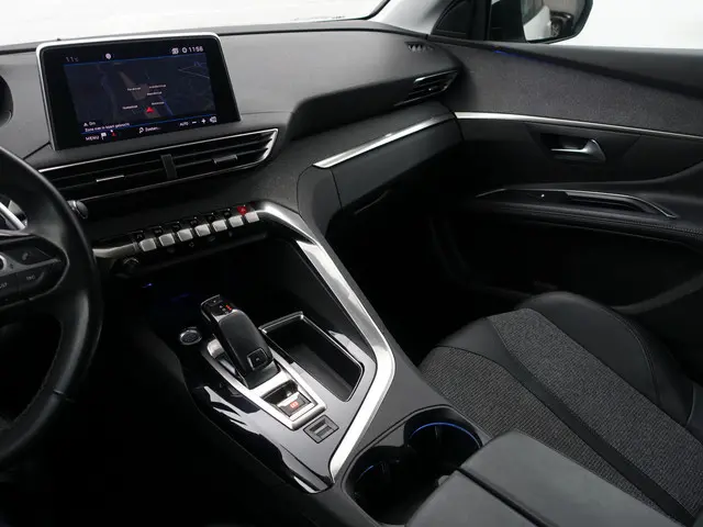Peugeot 5008 1.2 PureTech GT Line Aut- 2020 Benzine 8