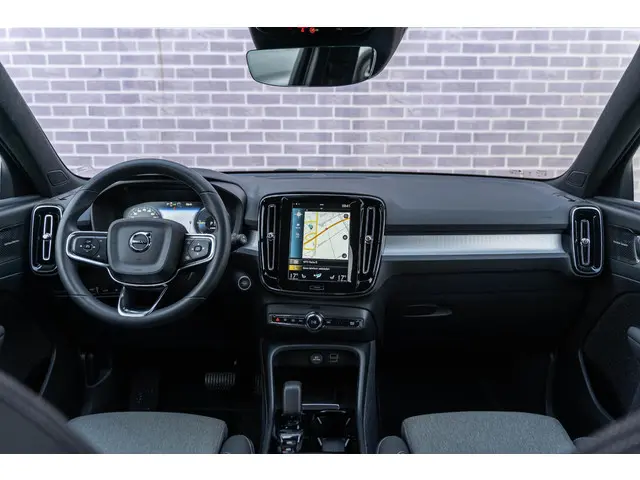 Volvo XC40 Plug-in Hybrid T5 Core 2023 Hybride Benzine 24