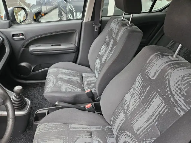 Opel Agila 1.2 Edition,nette auto,lage km 2013 Benzine 14