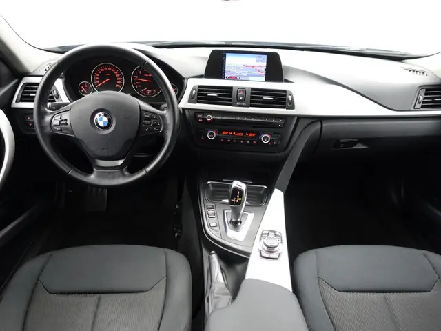 BMW 3 Serie 328i 245pk High Executive Aut- 2012 Benzine 7