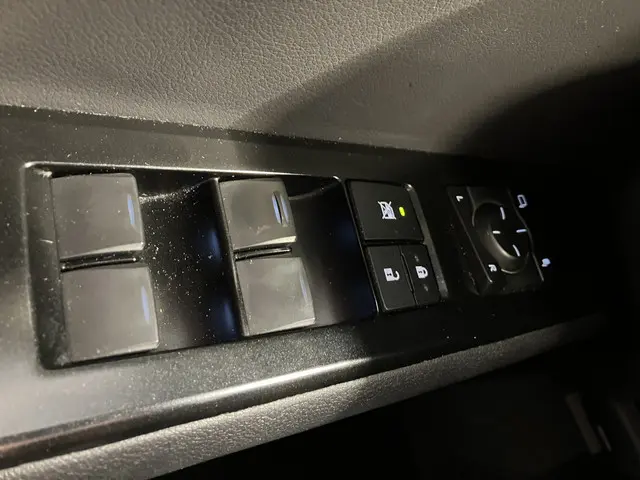 Lexus UX 250h Business Line 2023 Hybride Benzine 18
