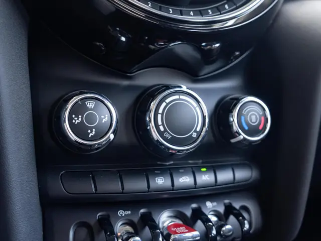 MINI 3-Deurs Cooper 2021 Benzine 25