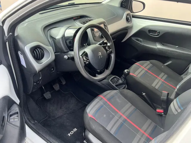 Peugeot 108 1.0 e-VTi Airco & NWE APK 02-2026 2015 Benzine 6