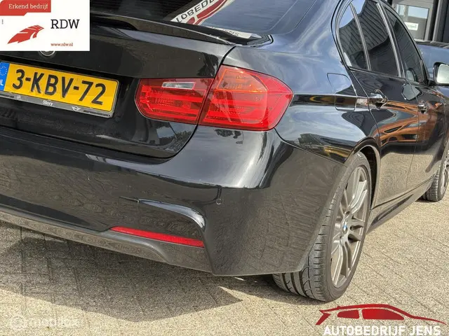 BMW 3 Serie 328i High Executive 2013 Benzine 11