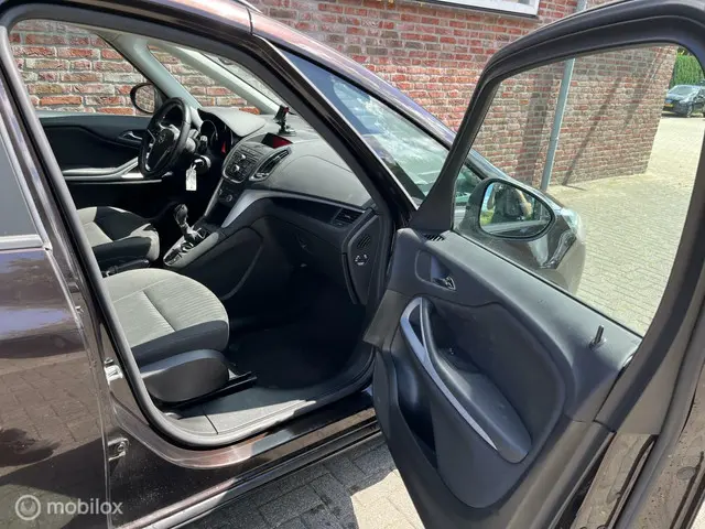 Opel Zafira Tourer 1.4 Cosmo 2012 Benzine 21