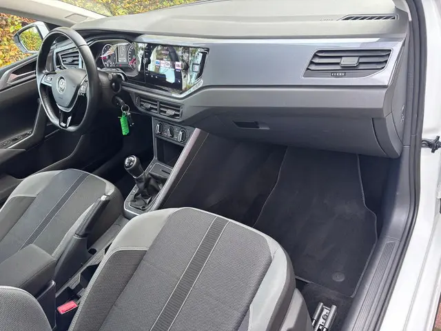 Volkswagen Polo 1.0 TSI Highline R-line 2018 Benzine 21