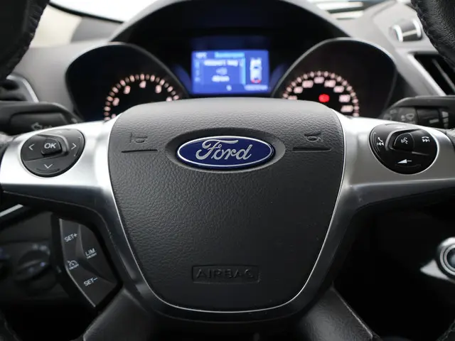 Ford Kuga 1.5 150 PK TITANIUM + TREKHAAK 2015 Benzine 23