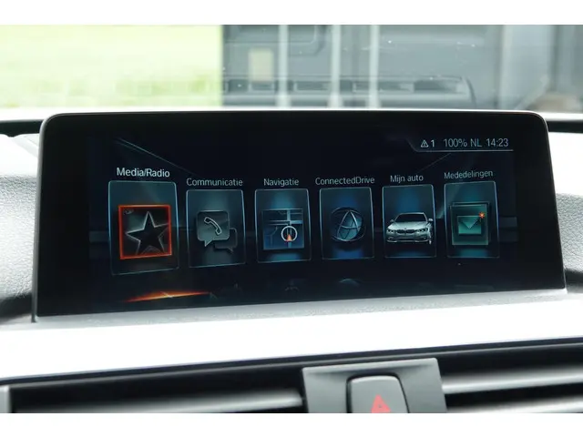 BMW 3 Serie Touring 320i 2017 Benzine 20