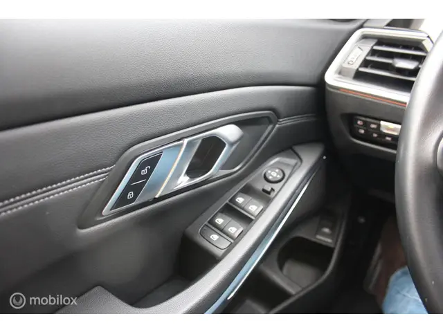 BMW 3 Serie Touring 318i 2.0 Sportstoelen 2021 Benzine 26