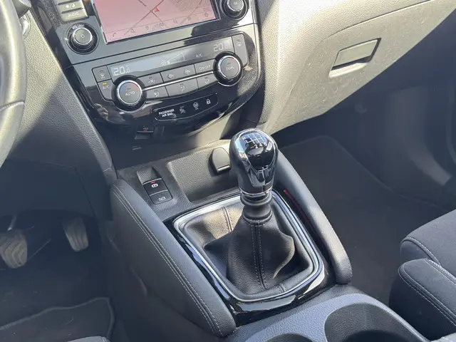 Nissan QASHQAI 1.3 DIG-T Business Edition 2019 Benzine 32