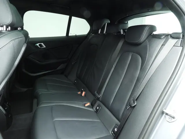 BMW 1 Serie 5-deurs 118i 2023 Benzine 8