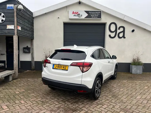 Honda HR-V 1.5 i-VTEC Executive 2015 Benzine 2