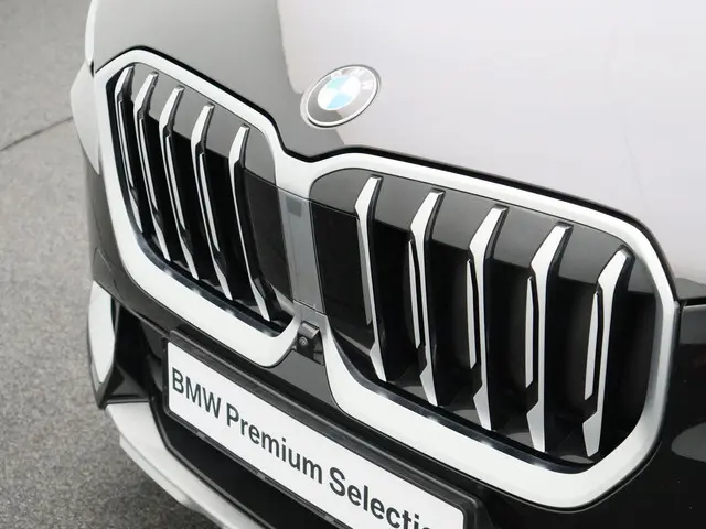 BMW X1 sDrive18i 2023 Benzine 6