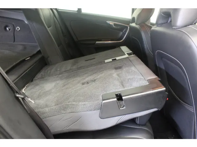 Volvo V60 2.4 D6 Twin Engine Summum 2015 Hybride Diesel 12