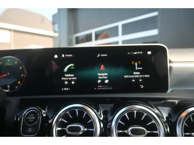 Mercedes-Benz A-Klasse 200 Bns Sol. AMG 2018 Benzine 22