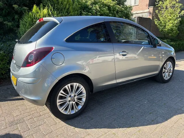 Opel Corsa 1.4-16V Cosmo 2012 Benzine 8