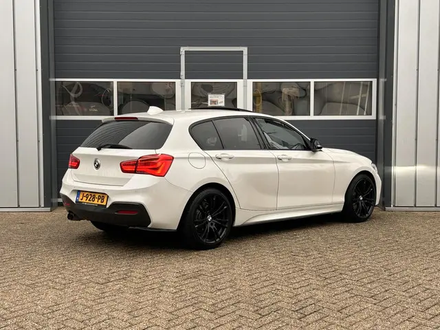 BMW 1 Serie 118i High Executive 2017 Benzine 7