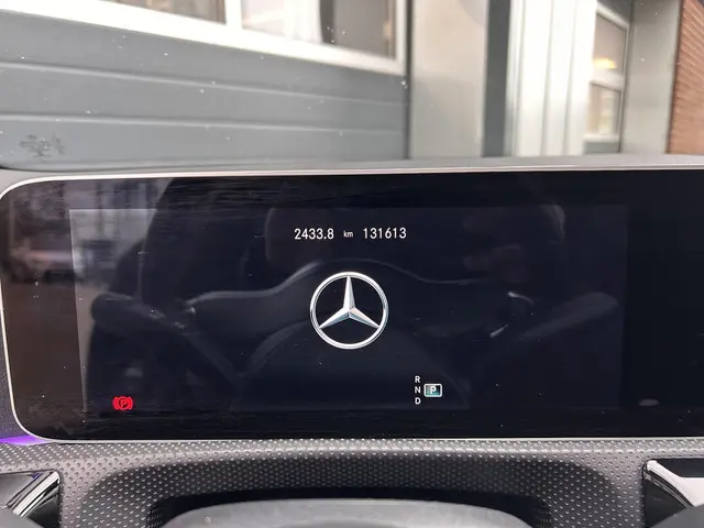 Mercedes-Benz A-Klasse 180 AMG Line 2020 Benzine 26