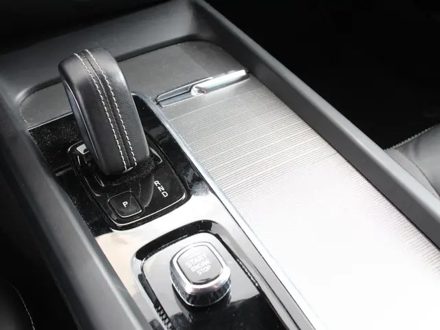 Volvo V60 2.0 B4 R-Design 2022 Benzine 13