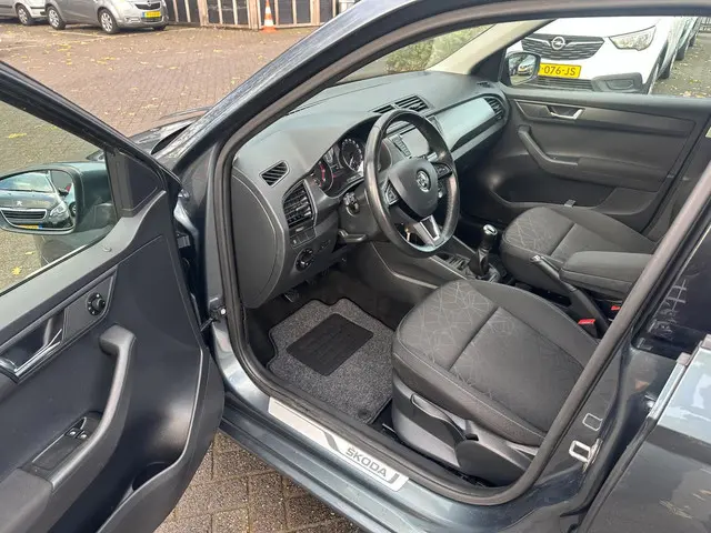 Škoda Fabia 1.0 TSI Clever , navigatie , pdc 2018 Benzine 16