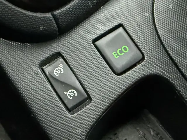 Renault Clio 0.9 TCe Expression 2013 Benzine 21