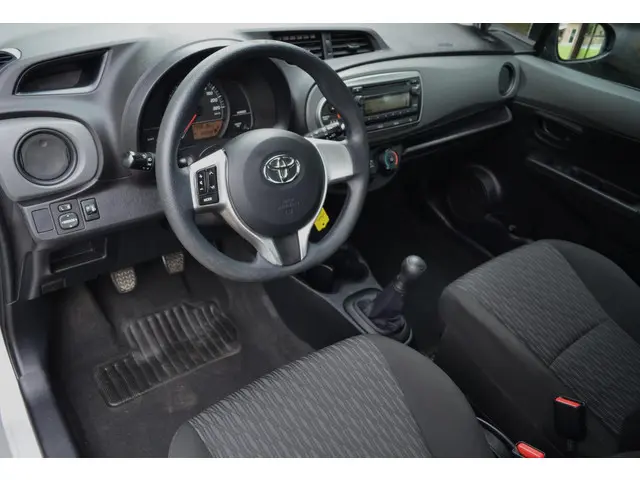 Toyota Yaris 1.0 VVT-i Now / Airco / NL auto 2014 Benzine 9