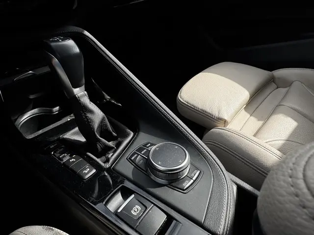 BMW X1 xDrive20i High Executive 2018 Benzine 18