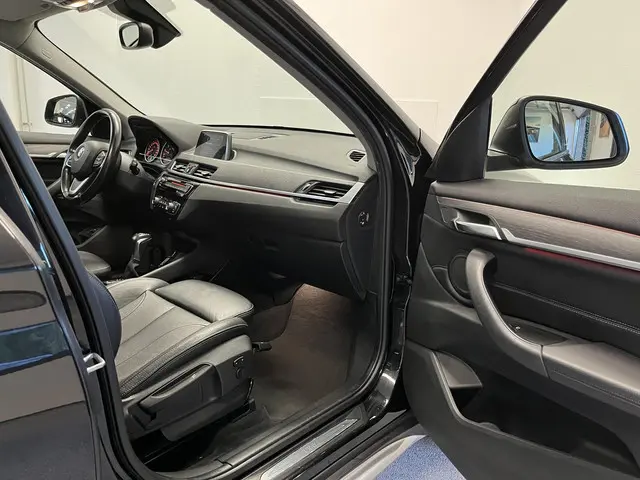 BMW X1 xDrive20i High Executive 2018 Benzine 15